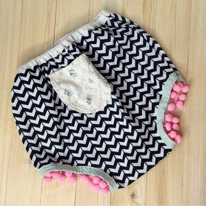 Handmade Black & White Bummies with Front Pocket. Size2/3t. Great Condition